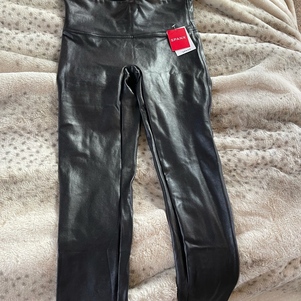 Brand new SPANX leggings new with tags, size M